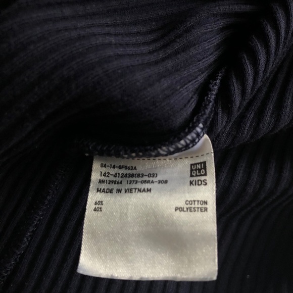 UNIQLO navy turtleneck - Picture 4 of 4